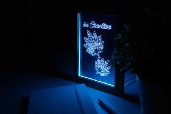 Woodiframe LED světelná trofej