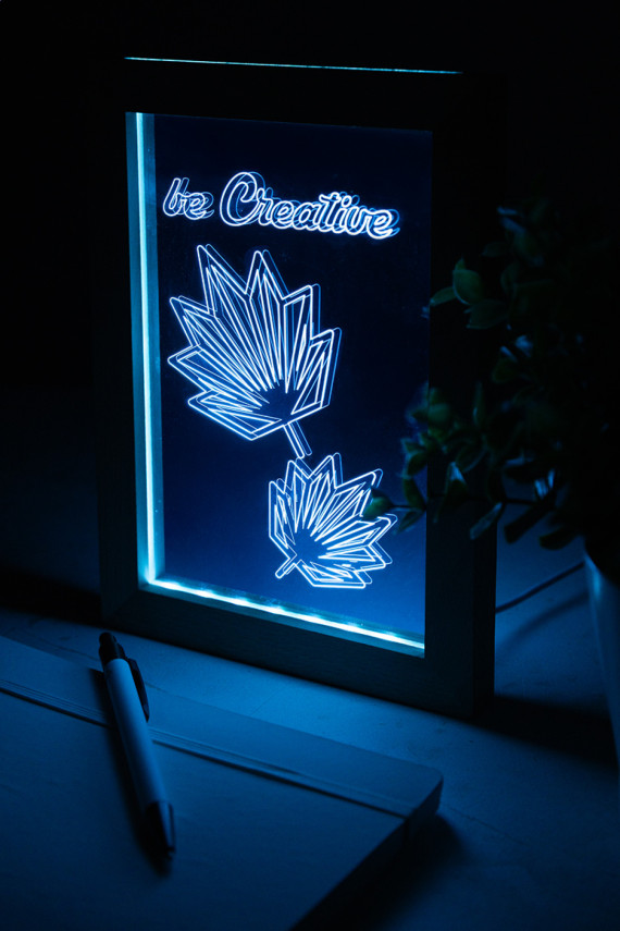 Woodiframe LED světelná trofej