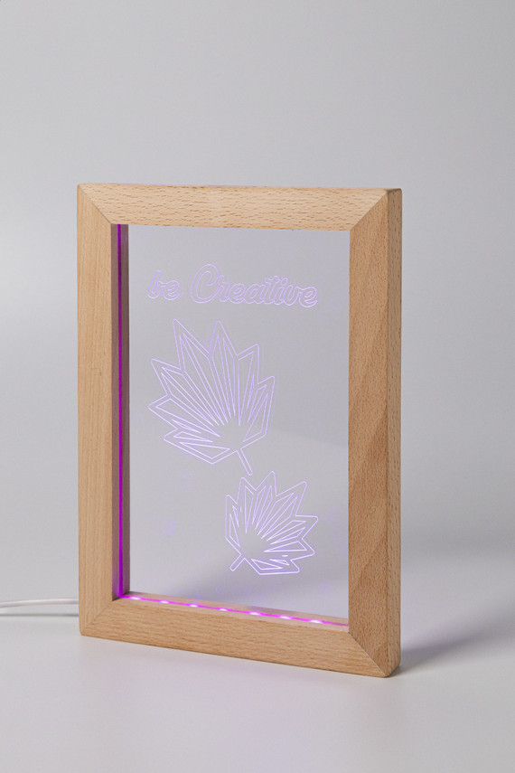 Woodiframe LED světelná trofej
