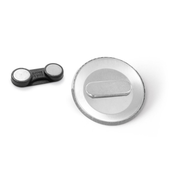 Button P'IN 11. Button P'IN 11. Button s dvojitou magnetickou sponou