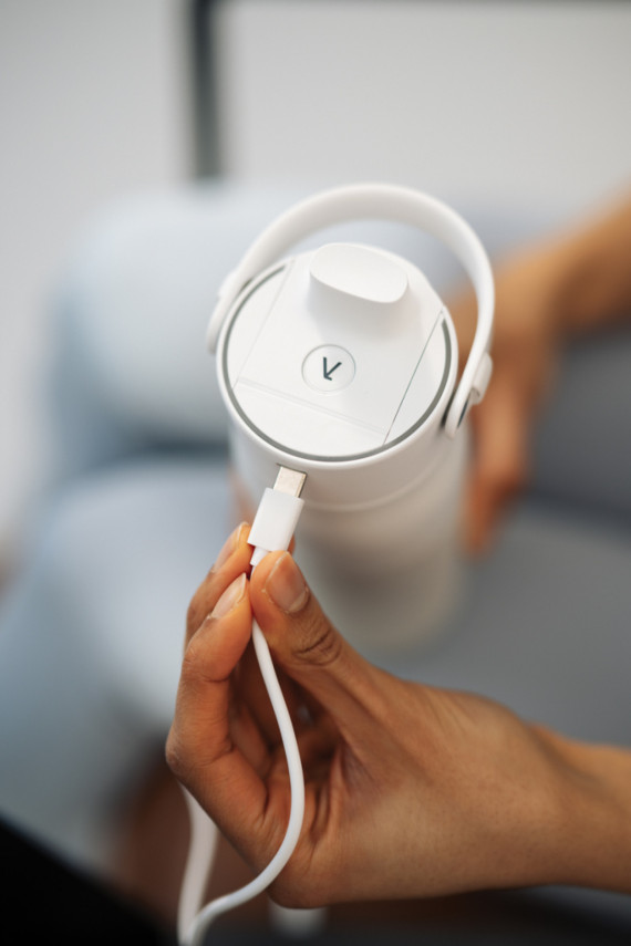Láhev BRITA LARQ iQ Track s čištěním a filtrací vody, 680 ml