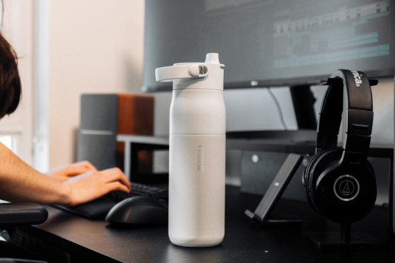 Láhev BRITA LARQ iQ Track s čištěním a filtrací vody, 680 ml