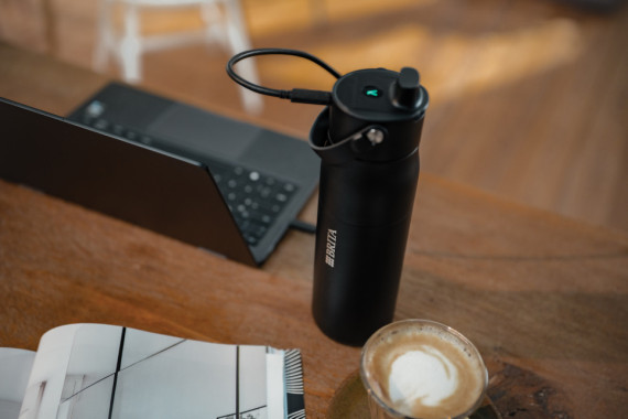 Láhev BRITA LARQ iQ Track s čištěním a filtrací vody, 680 ml