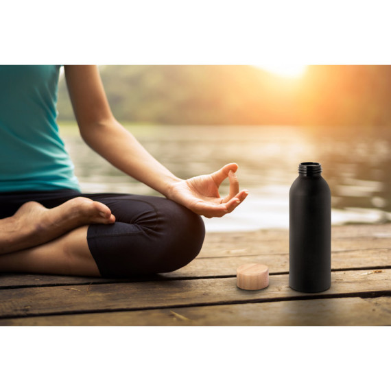 QUETA. Hliníková láhev s bambusovým víčkem 550 ml