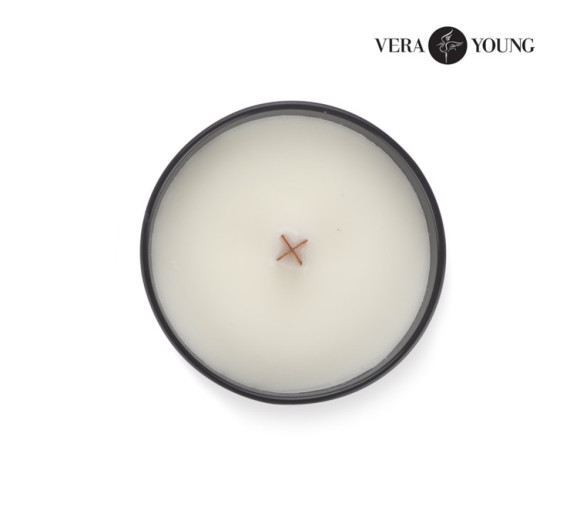 Sójová svíčka 220 g - Black Pomegranate - VERA YOUNG