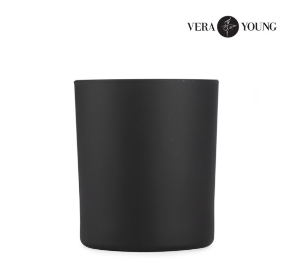 Sójová svíčka 220 g - Black Pomegranate - VERA YOUNG