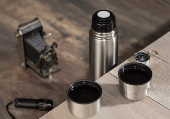 Termoska s dvěma hrnky PAVO 750 ml