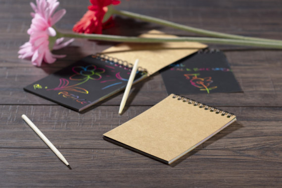 Zápisník s  stíracími lištami GRAFI