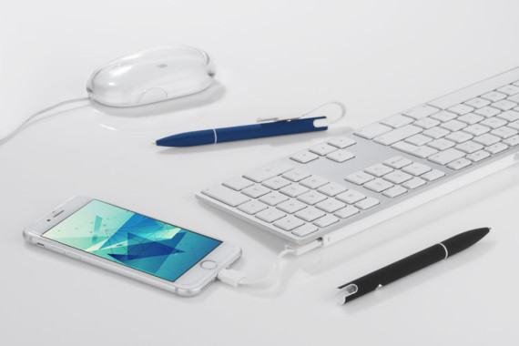 Propiska CHARGE s USB kabelem