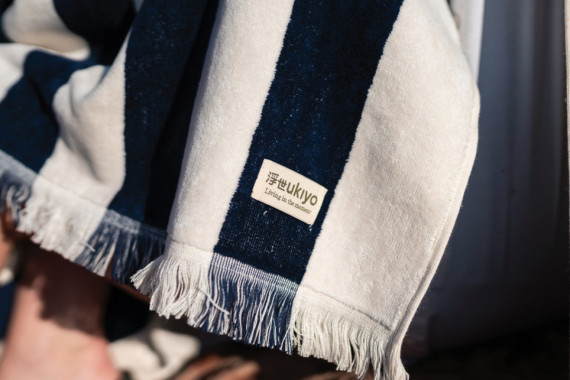 Plážová osuška XL Ukiyo Yukari z recykl. bavlny AWARE™