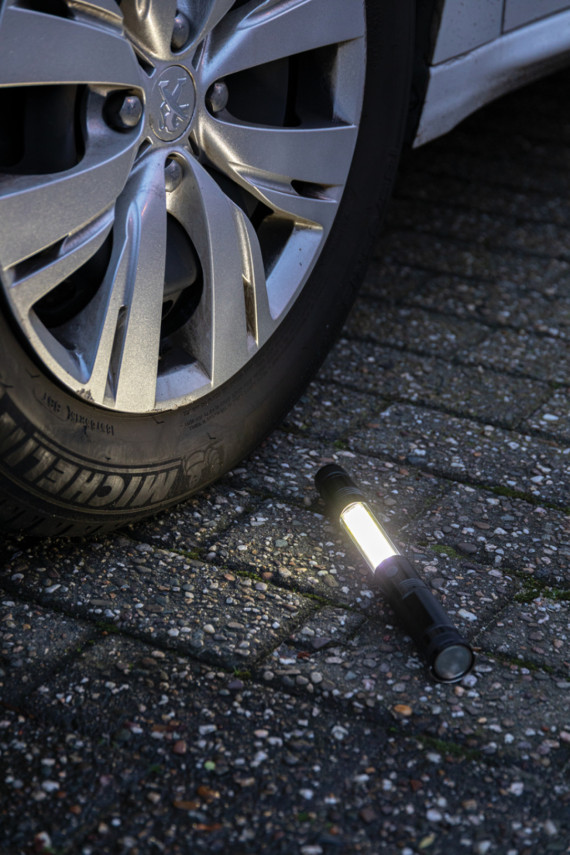 Velká teleskopická svítilna s COB