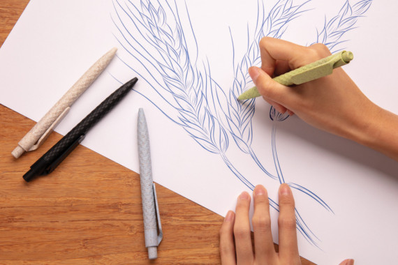 Pero z pšeničné slámy