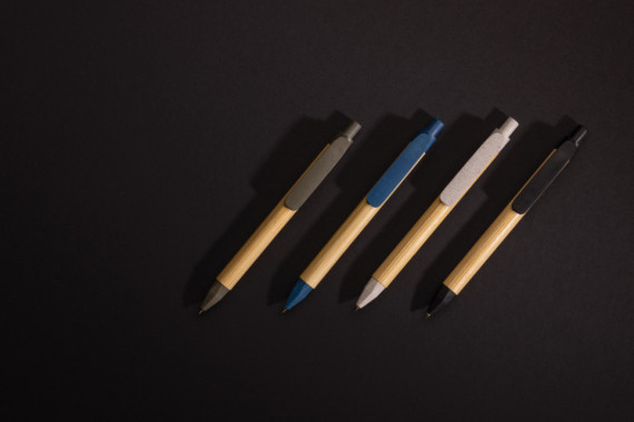 Kuličkové pero z recyklovaného papíru