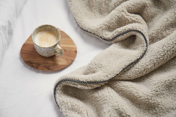 Deka s dvojitým vlasem VINGA Maine z GRS RPET