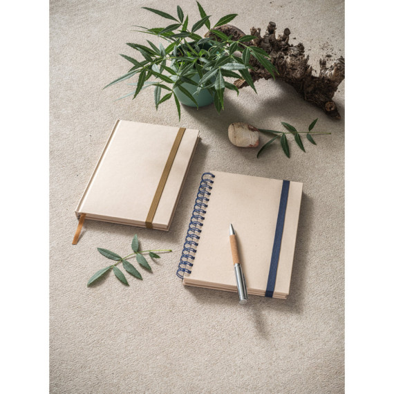 DICKINSON. Zápisník formátu A5 v pevné vazbě vyrobený z papíru cukrové třtiny (80% cukrové třtiny) s linkovanými stránkami