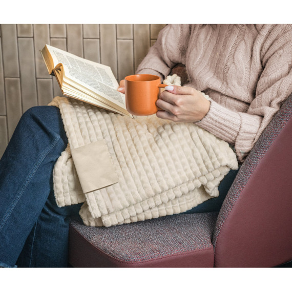 CELINE. Deka z recyklovaného polyesteru (100% rPET) s prošitým detailem pro personalizaci