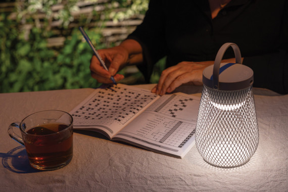 USB dobíjitelná stolní lampa Aurora z RCS recykl. plastu