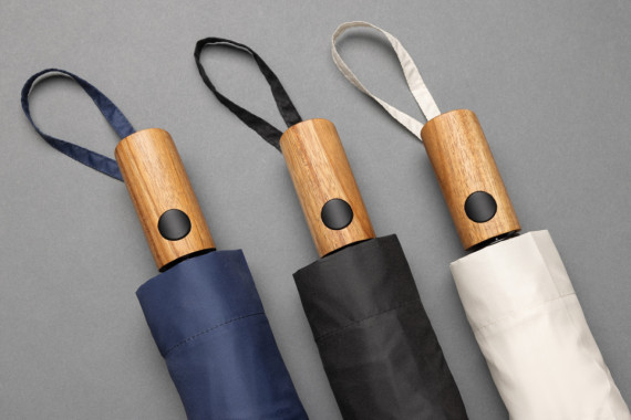 21" auto open deštník Kaycey z RPET AWARE a akáciového dřeva