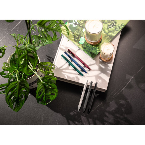 CLINT. Kuličkové pero z recyklovaného hliníku (100% rAL) s pryžovou úpravou