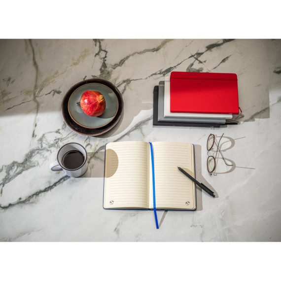 CAMPUS. Zápisník A5 v pevné vazbě z PU (35% recyklace) s linkovanými stránkami ze 100% recyklovaného