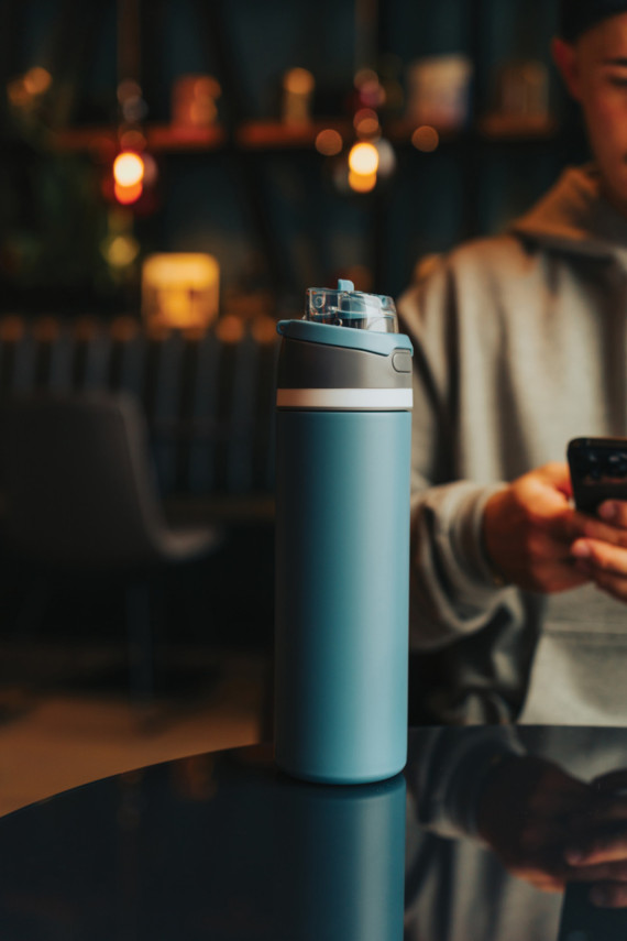 Uzavíratelná láhev Omni Sip 720ml z RCS recyklované oceli