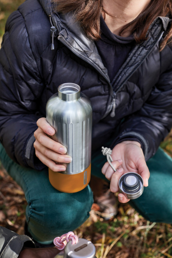 Velká termo láhev Explorer 850ml Black+Blum