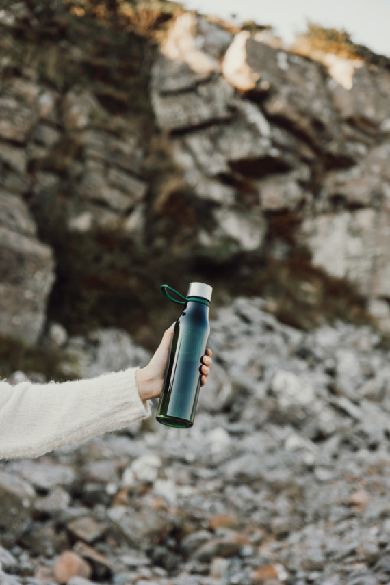 Lahev na vodu 800ml VINGA Lean z RCS RPET