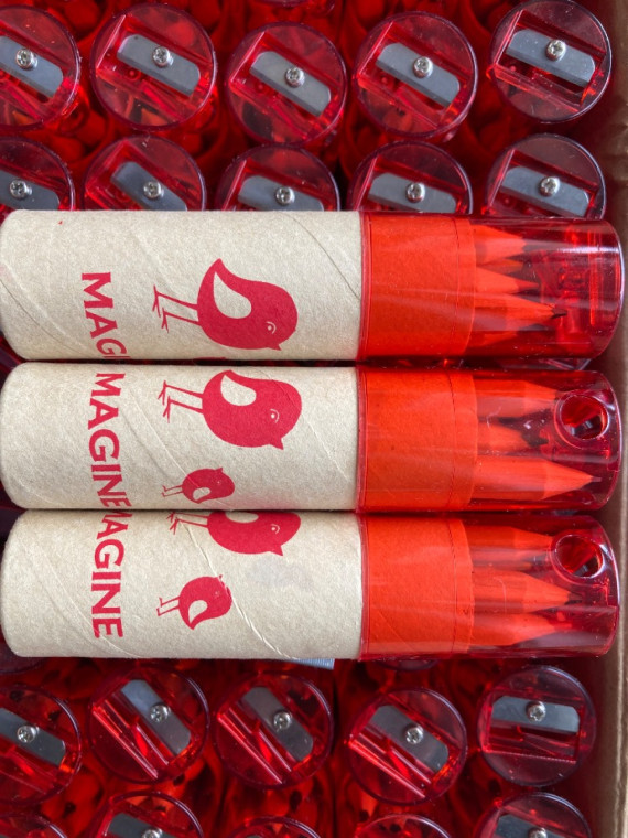 MAGINE 6* pastelky krátké s ořezávátkem