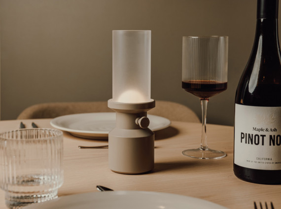 Stolní lampa VINGA Niori z RCS