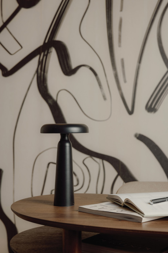 Stolní lampa VINGA Avery z RCS