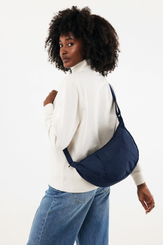 Crossbody Crescent XL z RPET AWARE™  ve tvaru půlměsíce