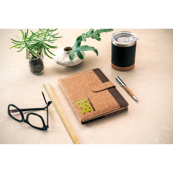 FIELDING. Složka A5 z korku a recyklovaného polyesteru (100% rPET) s odnímatelným blokem