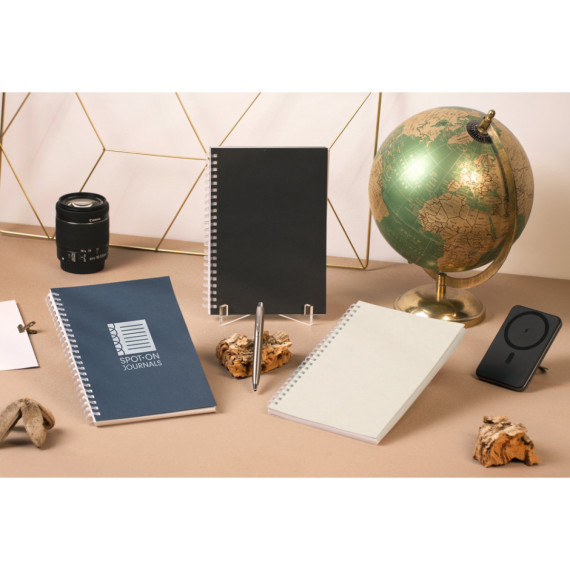 SCHILLER. Poznámkový blok A5 s flexibilním obalem, vyrobený ze 100% recyklovaného papíru