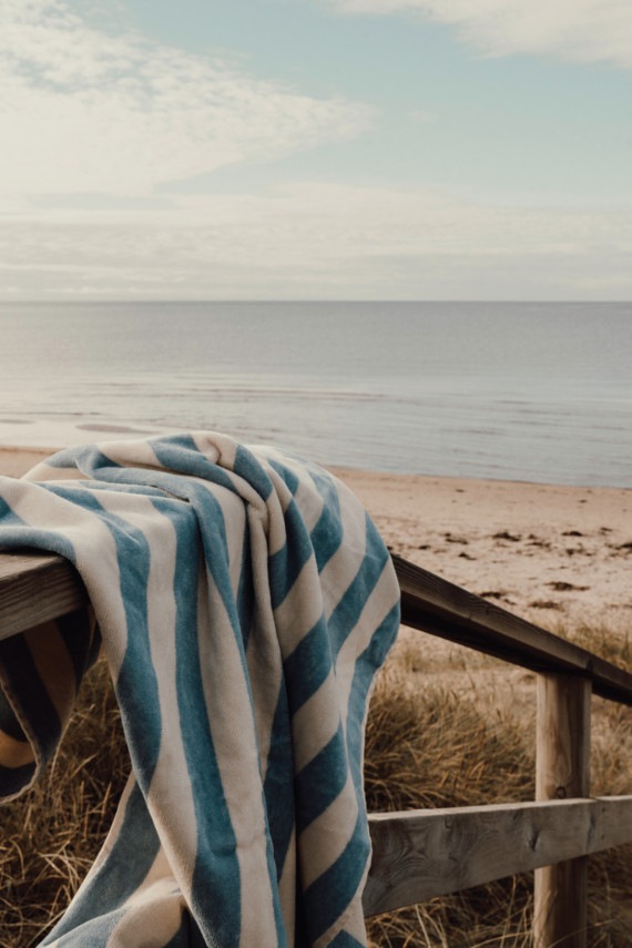 Plážová osuška VINGA Lagoa z recykl. materiálů