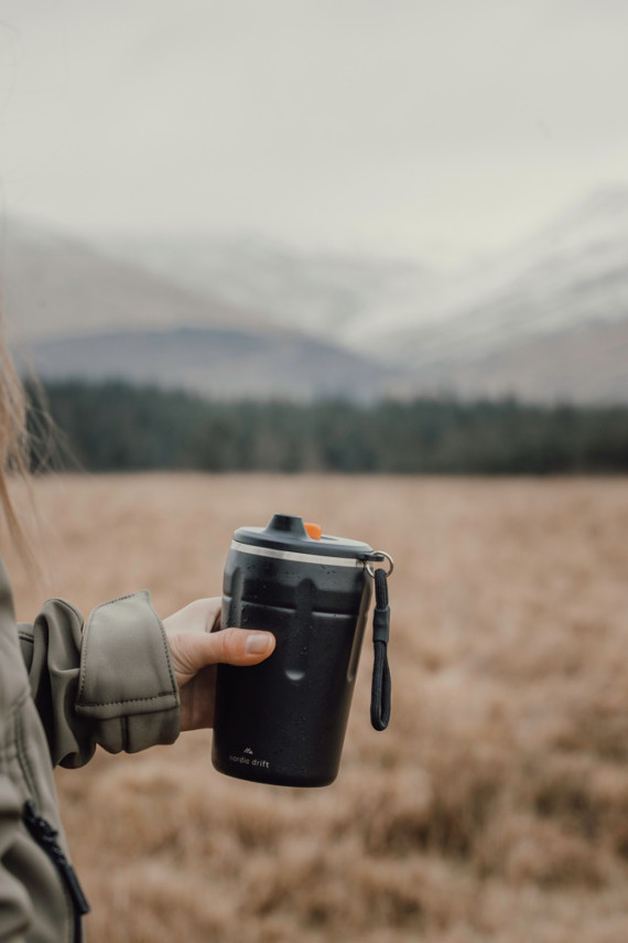 Nepropustný hrnek na kávu Nordic Drift Trail 350 ml z RCS