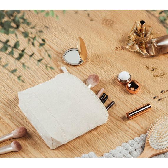 ALBA. Balzám na rty v obalu ve tvaru koule z ABS